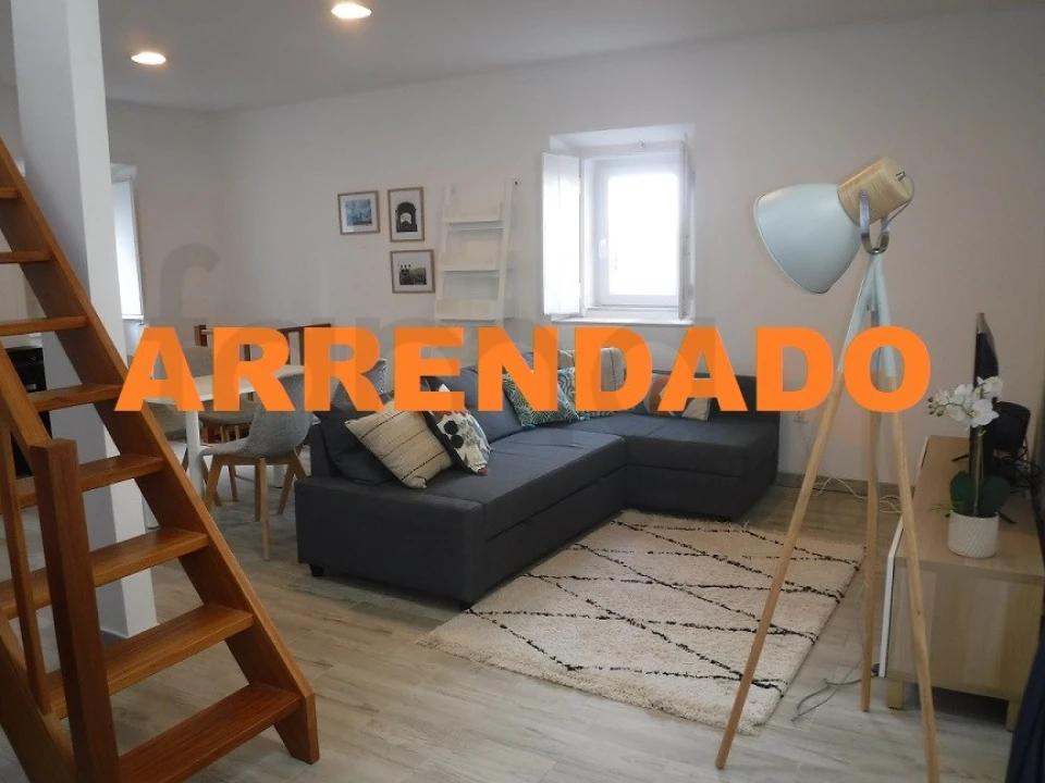 Moradia T1 para Arrendamento em Algés, Linda-A-Velha e Cruz Quebrada-Dafundo Foto 1