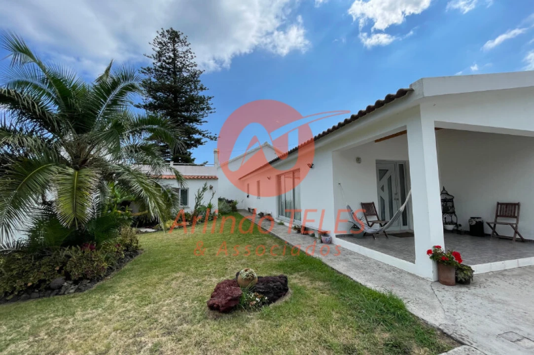 Moradia T8 para Venda em São Mateus da Calheta Foto 3