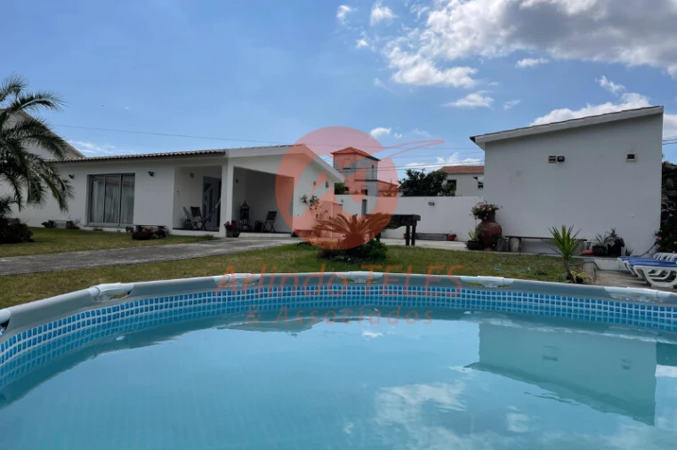 Moradia T8 para Venda em São Mateus da Calheta Foto 1