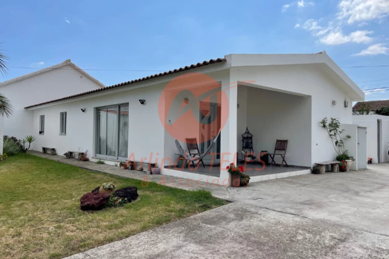 Moradia T8 para Venda em São Mateus da Calheta Foto 2