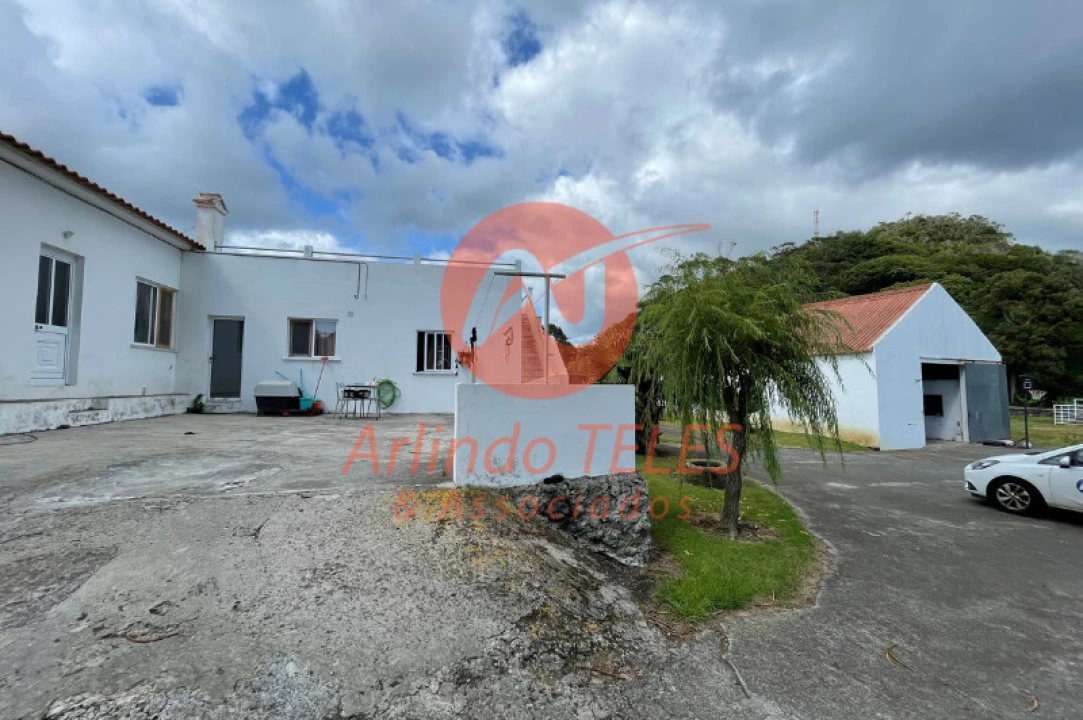 Moradia T8 para Venda em São Mateus da Calheta Foto 14