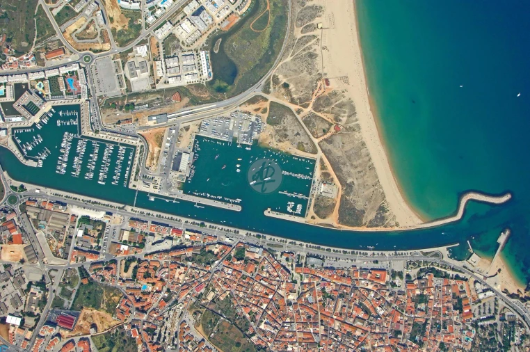 Garagem para Venda em Lagos (São Sebastião e Santa Maria) Foto 4