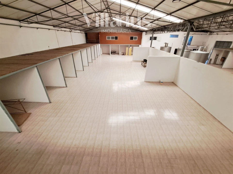 Armazém para Venda em Areias e Pias Foto 3