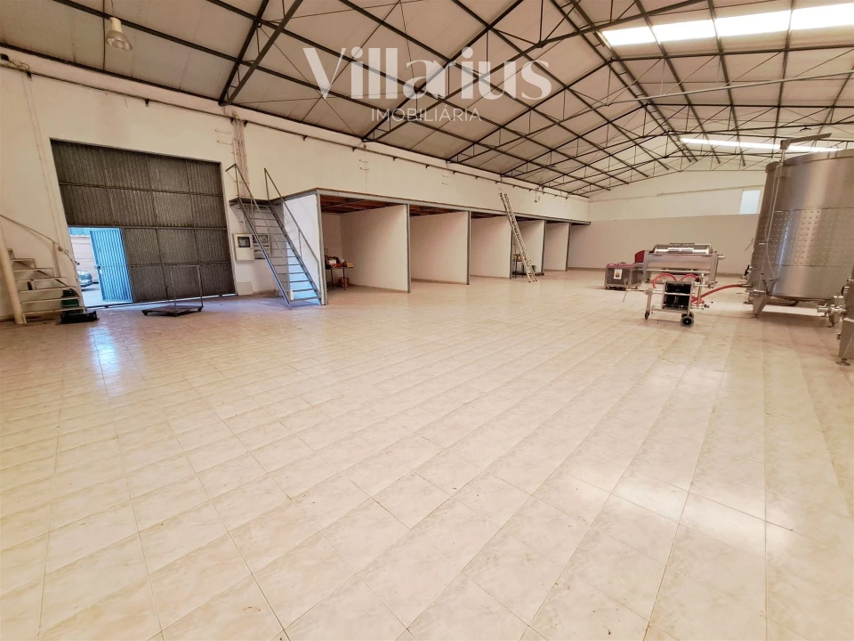 Armazém para Venda em Areias e Pias Foto 9