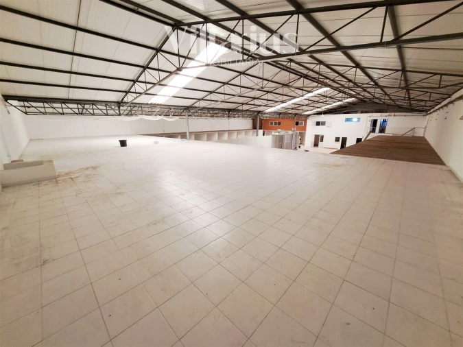 Armazém para Venda em Areias e Pias Foto 17