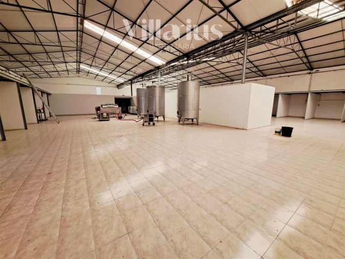 Armazém para Venda em Areias e Pias Foto 7