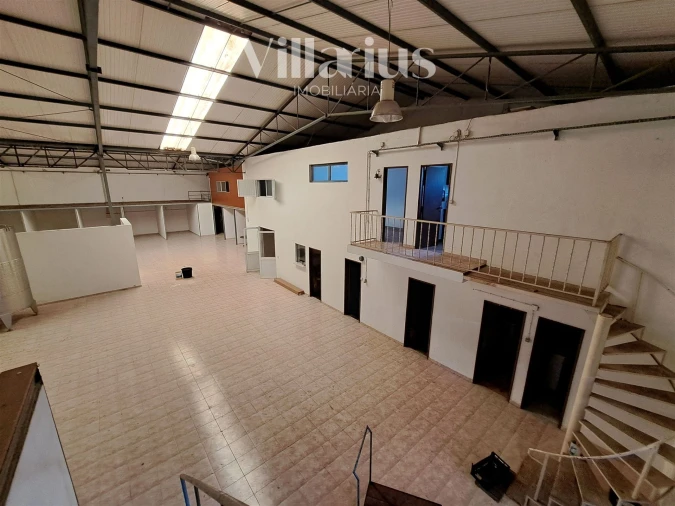 Armazém para Venda em Areias e Pias Foto 2