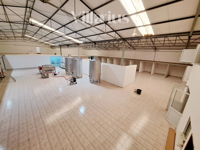 Armazém para Venda em Areias e Pias Foto 11