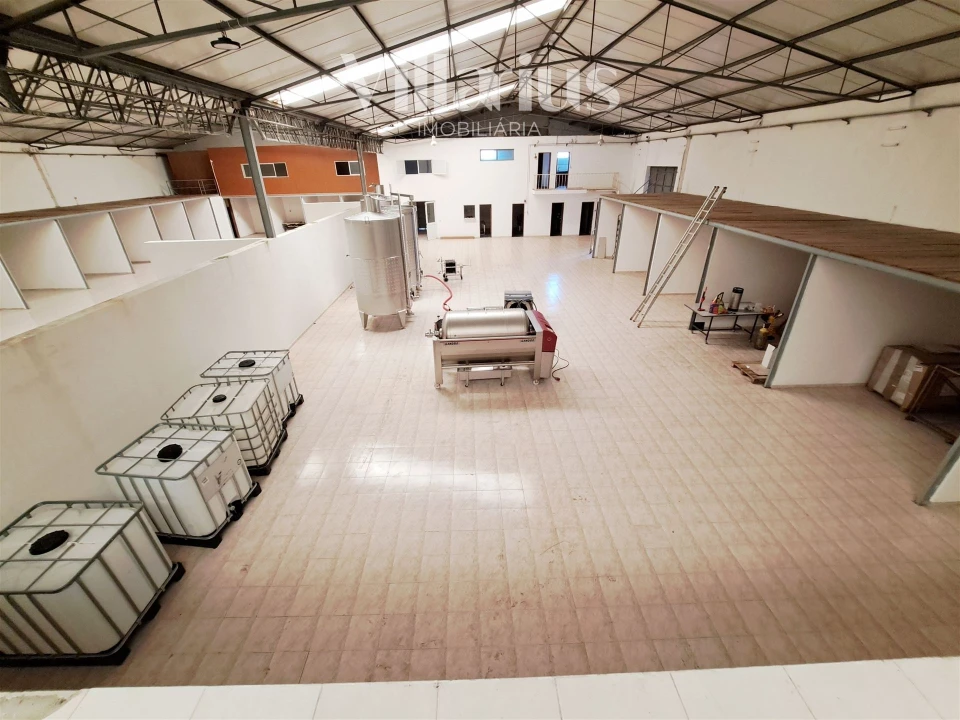 Armazém para Venda em Areias e Pias Foto 4