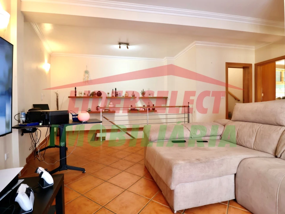 Apartamento T2 para Venda em Reguengo Grande Foto 2