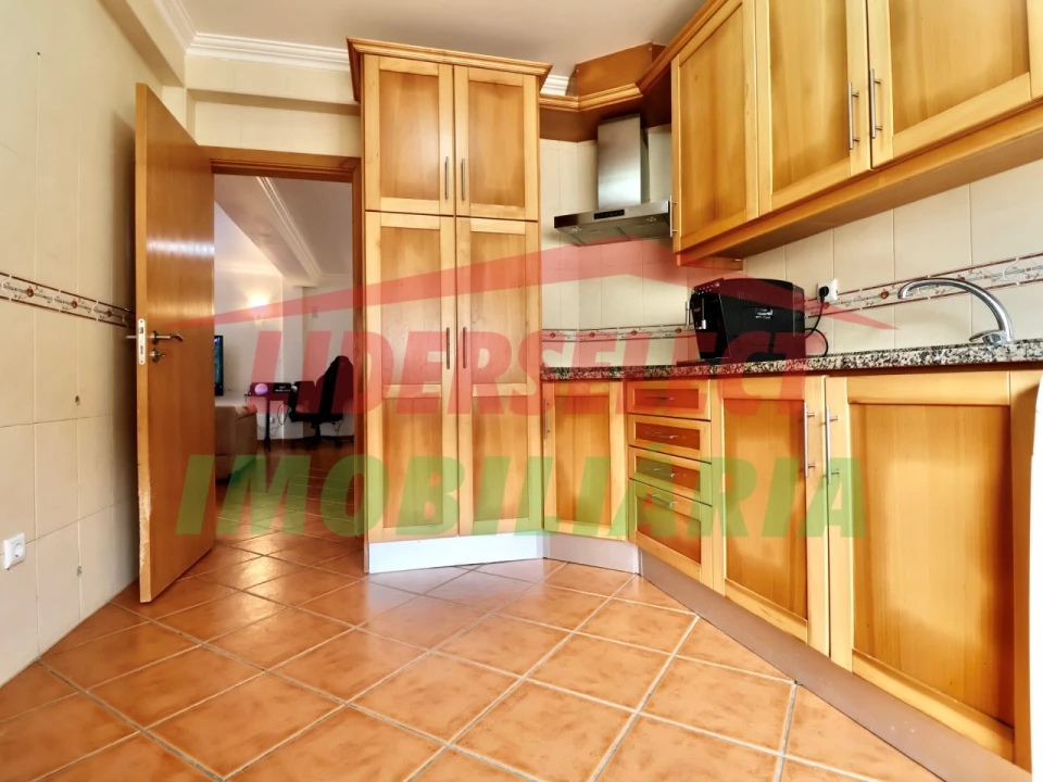 Apartamento T2 para Venda em Reguengo Grande Foto 3