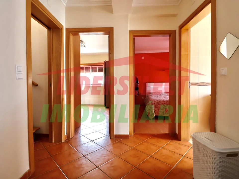 Apartamento T2 para Venda em Reguengo Grande Foto 4