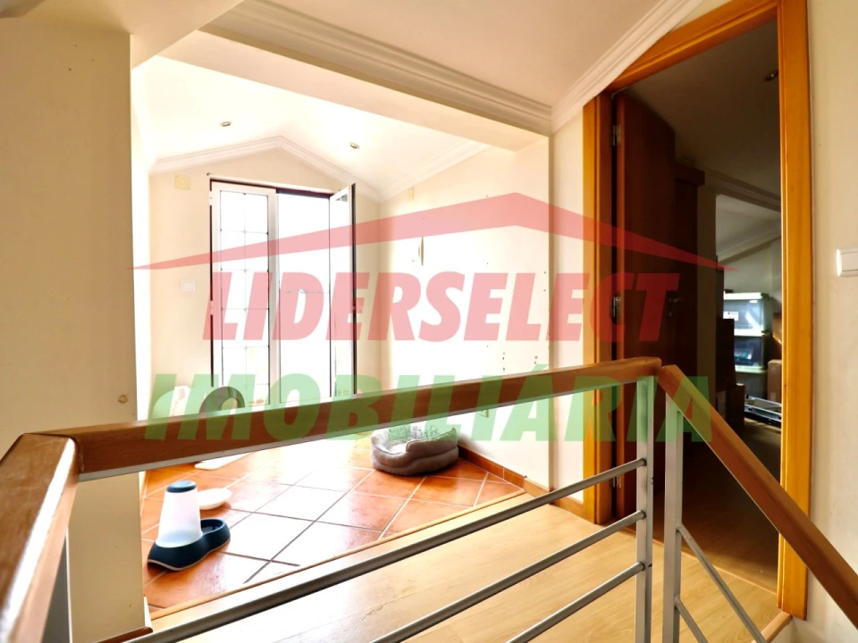 Apartamento T2 para Venda em Reguengo Grande Foto 7