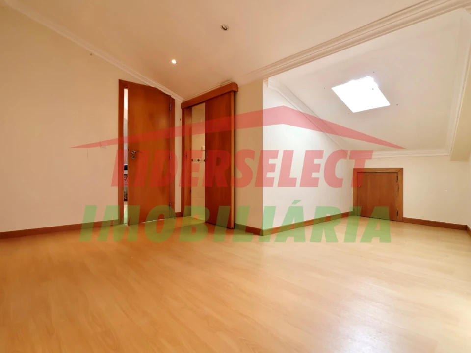 Apartamento T2 para Venda em Reguengo Grande Foto 10