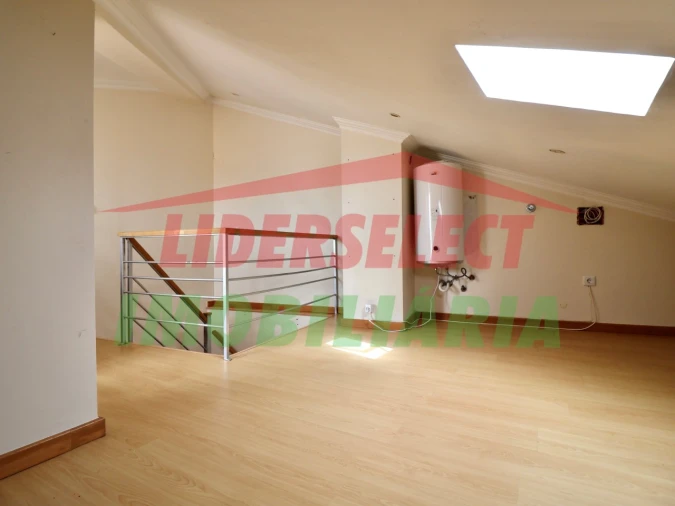 Apartamento T2 para Venda em Reguengo Grande Foto 9