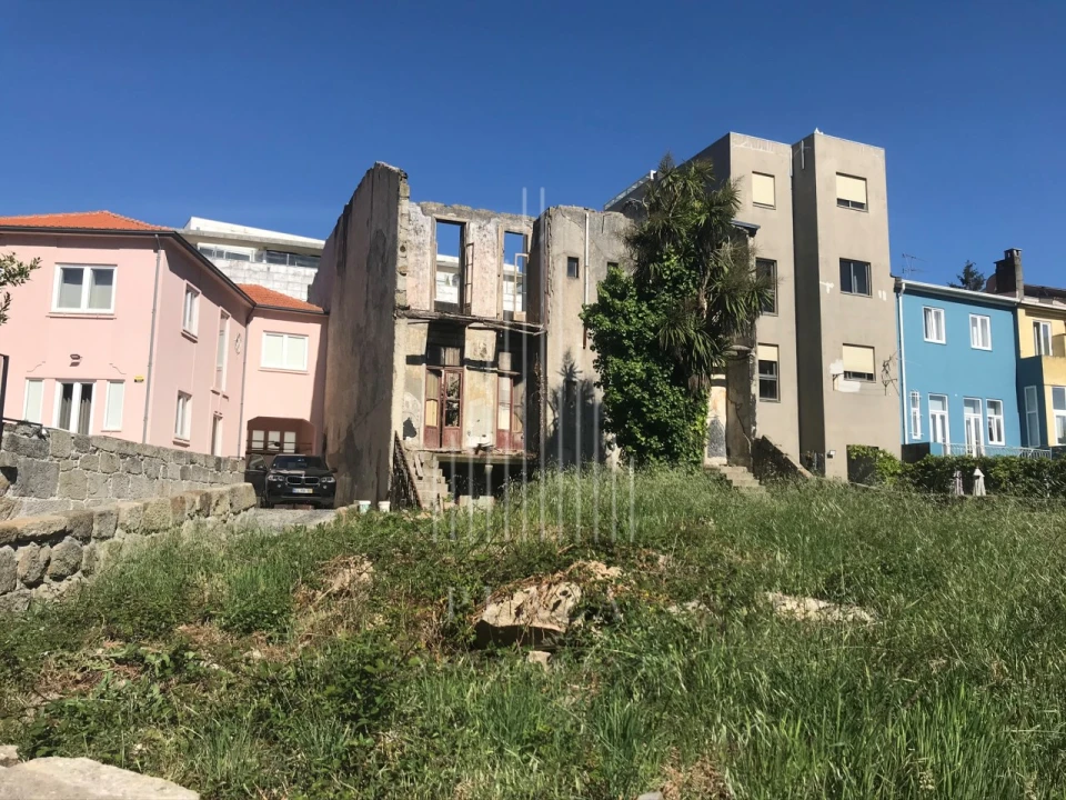 Moradia T5 para Venda em Paranhos Foto 1