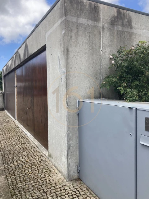 Moradia T5 para Arrendamento em Santa Marinha