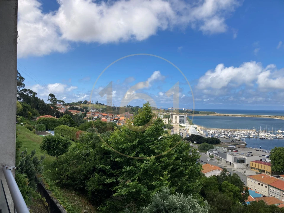 Moradia T5 para Arrendamento em Santa Marinha Foto 5