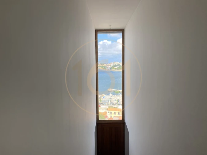 Moradia T5 para Arrendamento em Santa Marinha Foto 22