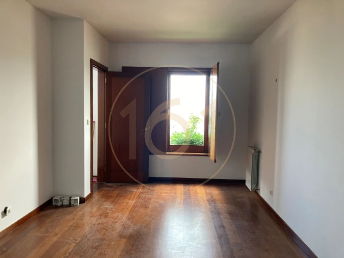 Moradia T5 para Arrendamento em Santa Marinha Foto 17