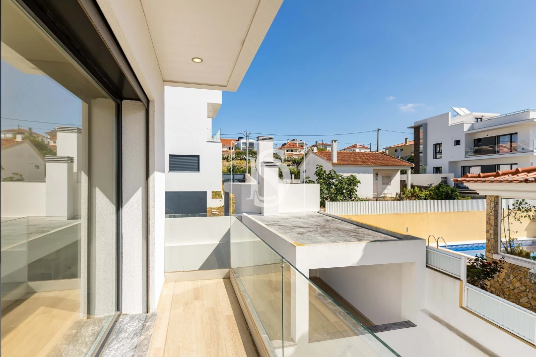 Moradia T5 para Venda em Santo António dos Cavaleiros e Frielas Foto 24