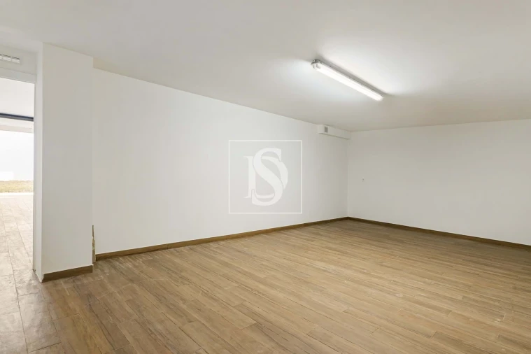 Moradia T5 para Venda em Santo António dos Cavaleiros e Frielas Foto 21