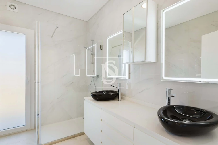 Moradia T5 para Venda em Santo António dos Cavaleiros e Frielas Foto 19