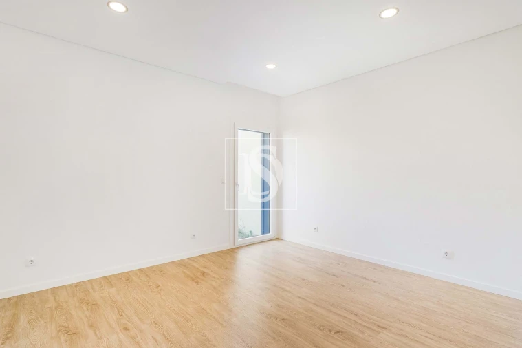 Moradia T5 para Venda em Santo António dos Cavaleiros e Frielas Foto 6