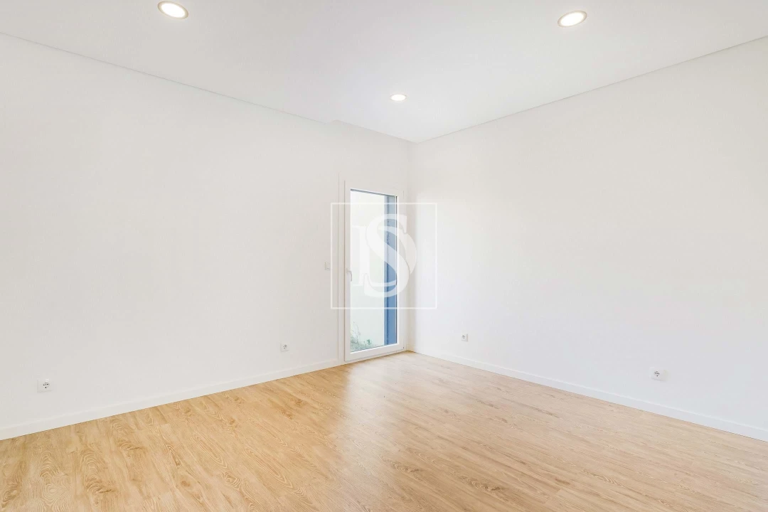 Moradia T5 para Venda em Santo António dos Cavaleiros e Frielas Foto 6