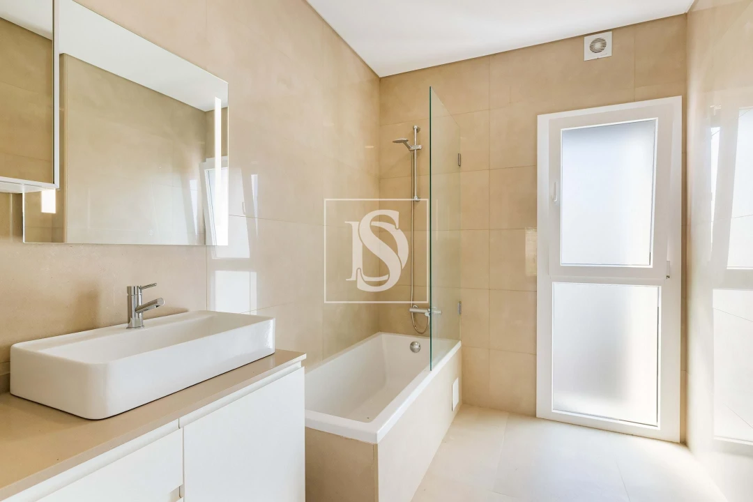 Moradia T5 para Venda em Santo António dos Cavaleiros e Frielas Foto 17