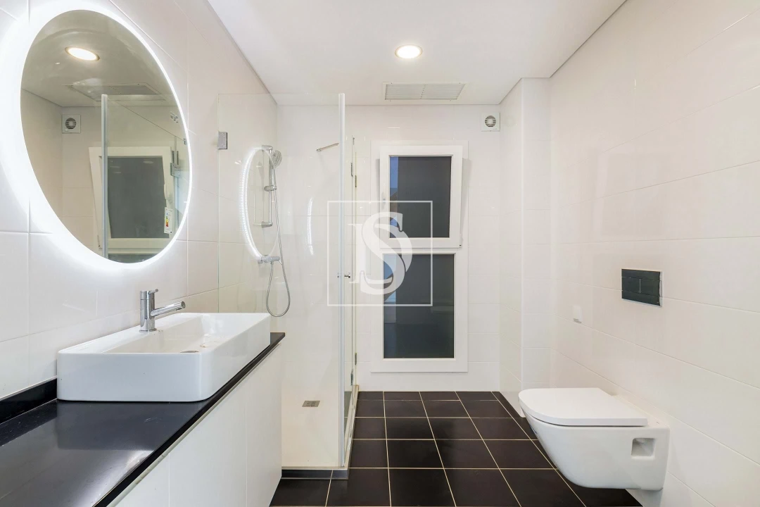 Moradia T5 para Venda em Santo António dos Cavaleiros e Frielas Foto 16