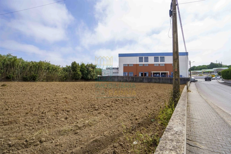 Terreno para Venda em Miragaia e Marteleira