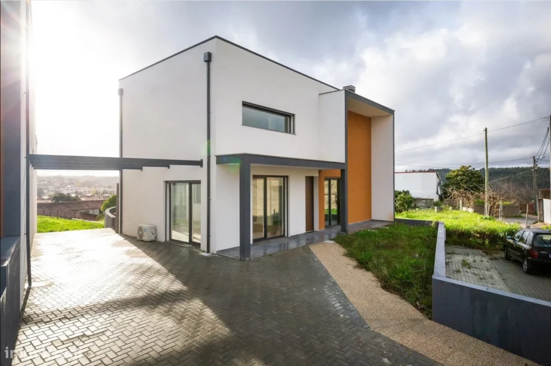 Moradia T3 para Venda em Batalha Foto 2