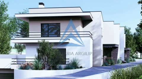 Moradia T4 para Venda em Parceiros e Azoia