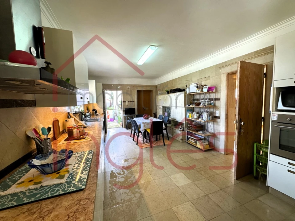 Moradia T4 para Venda em Almoster Foto 11