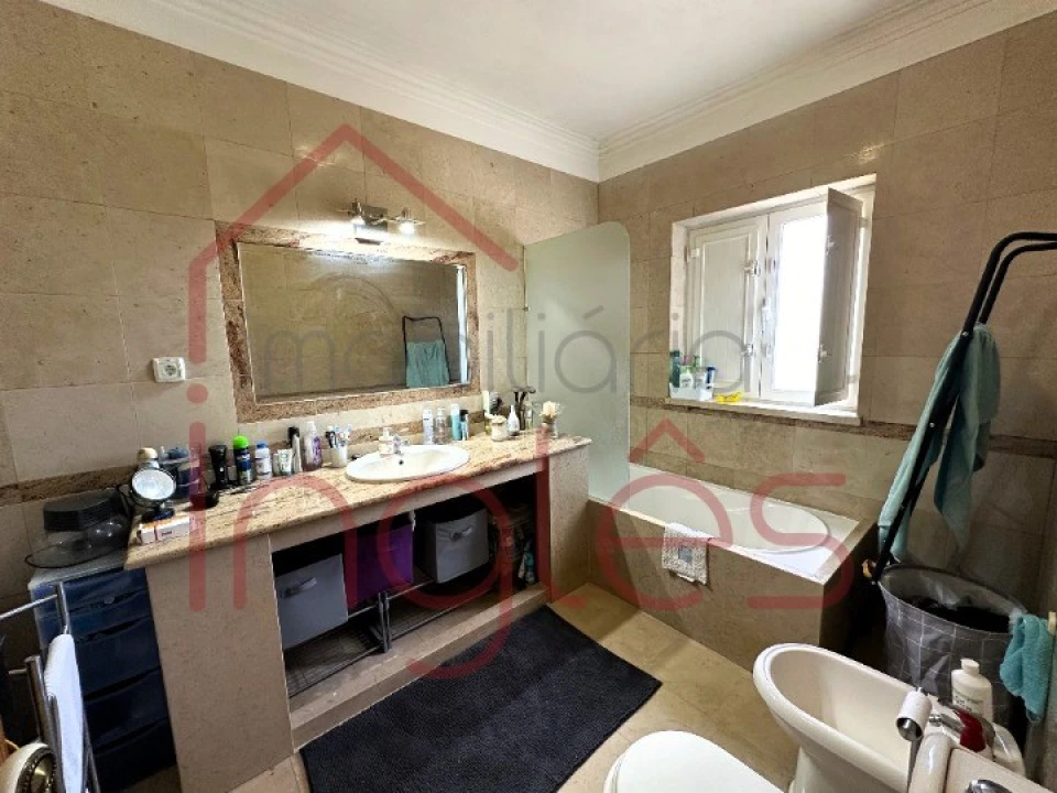 Moradia T4 para Venda em Almoster Foto 31