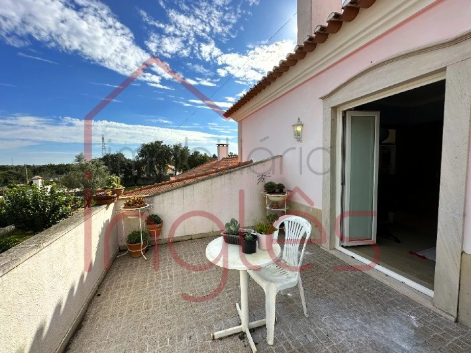 Moradia T4 para Venda em Almoster Foto 32