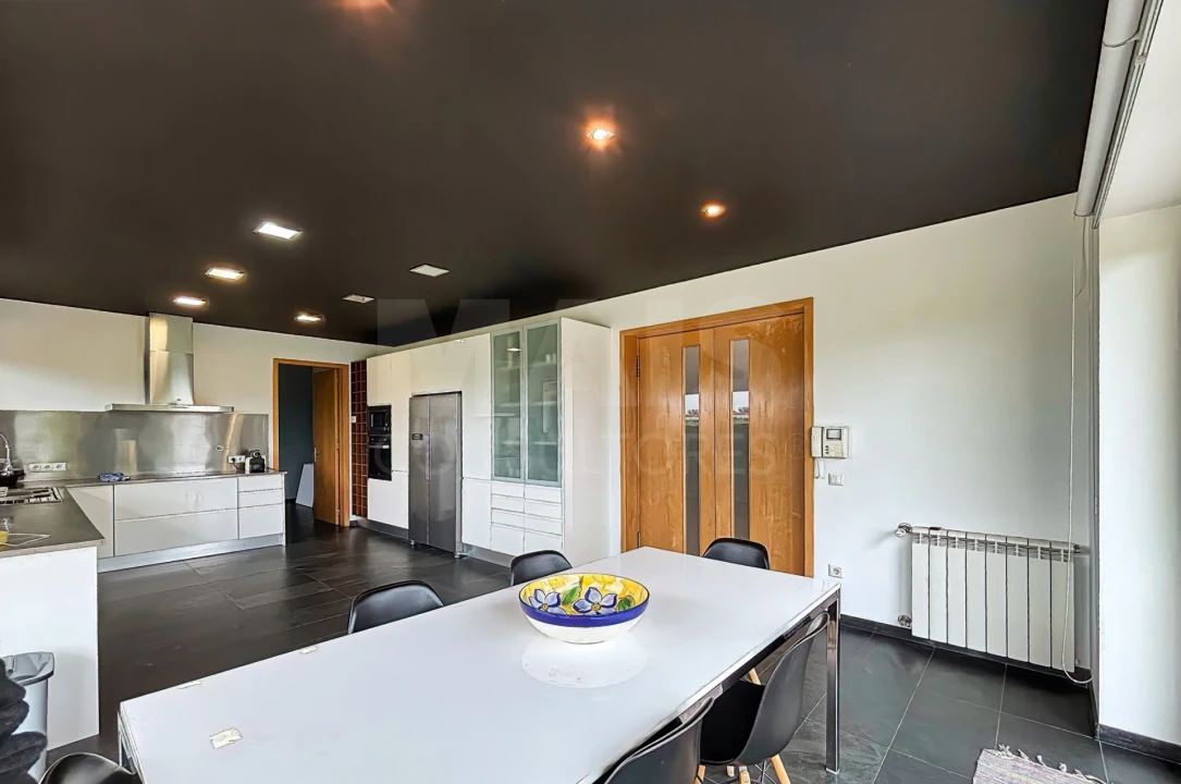 Moradia T5 para Venda em Sobrado e Bairros Foto 2