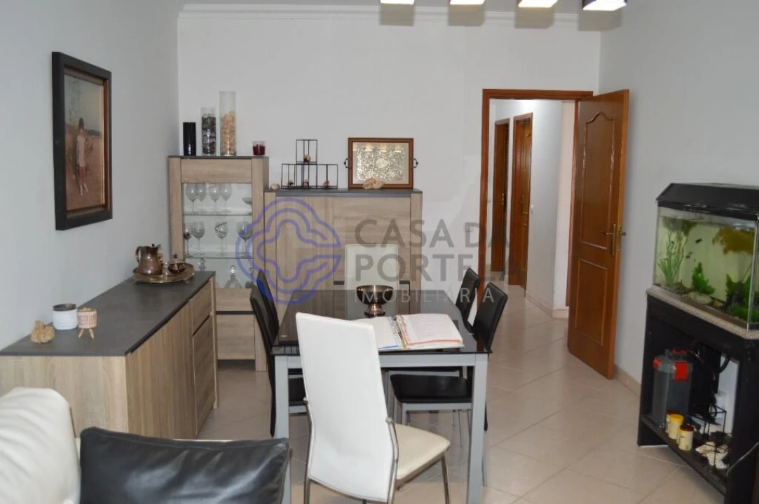 Apartamento T2 para Venda em Quarteira Foto 6