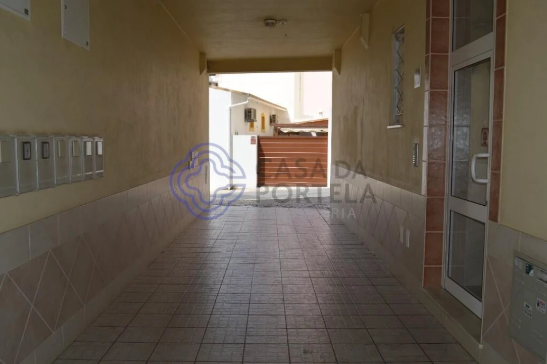 Apartamento T2 para Venda em Quarteira Foto 3