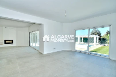 Moradia T4 para Venda em Quarteira