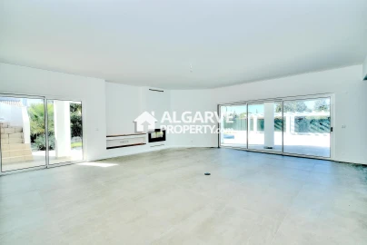 Moradia T4 para Venda em Quarteira