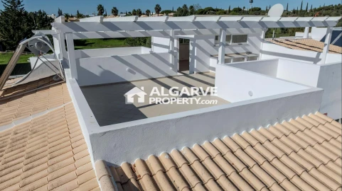 Moradia T4 para Venda em Quarteira