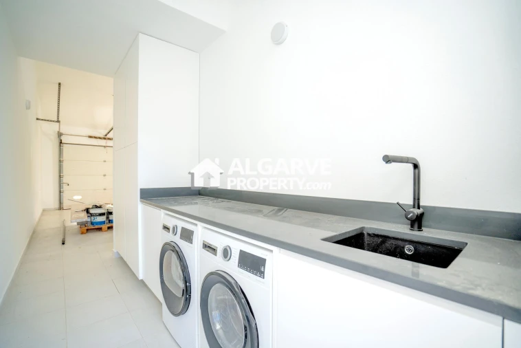 Moradia T4 para Venda em Quarteira Foto 44