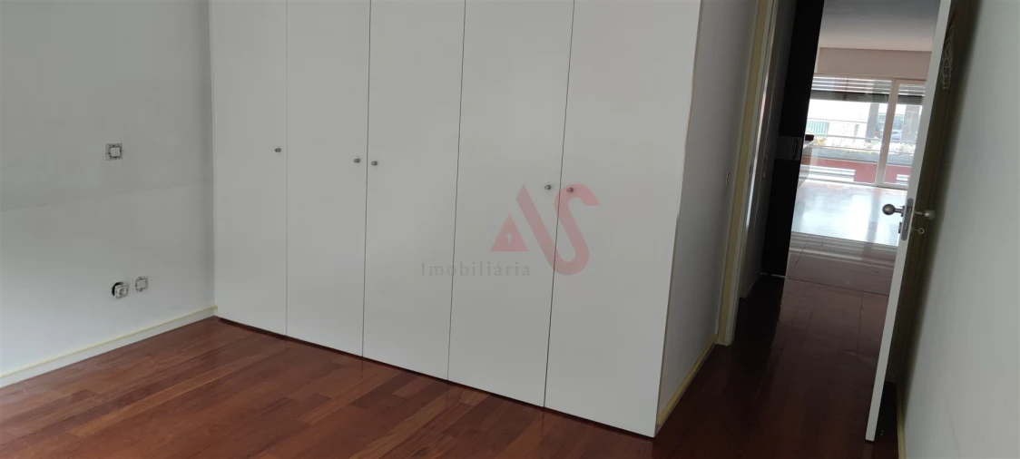 Apartamento T2 para Venda em Urgezes Foto 15