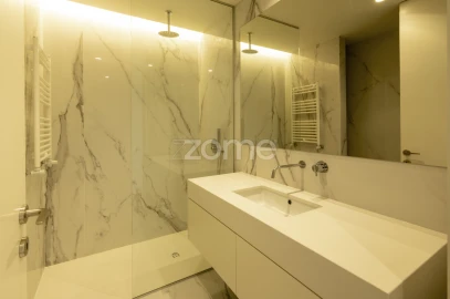 Apartamento T3 para Venda em Lordelo do Ouro e Massarelos