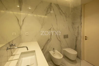 Apartamento T3 para Venda em Lordelo do Ouro e Massarelos