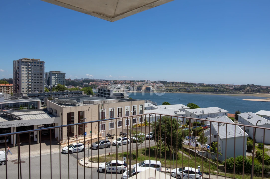 Apartamento T2 para Venda em Aldoar, Foz do Douro e Nevogilde Foto 1