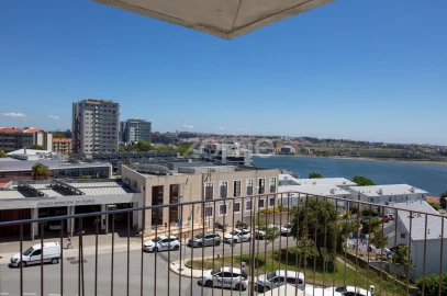 Apartamento T2 para Venda em Aldoar, Foz do Douro e Nevogilde