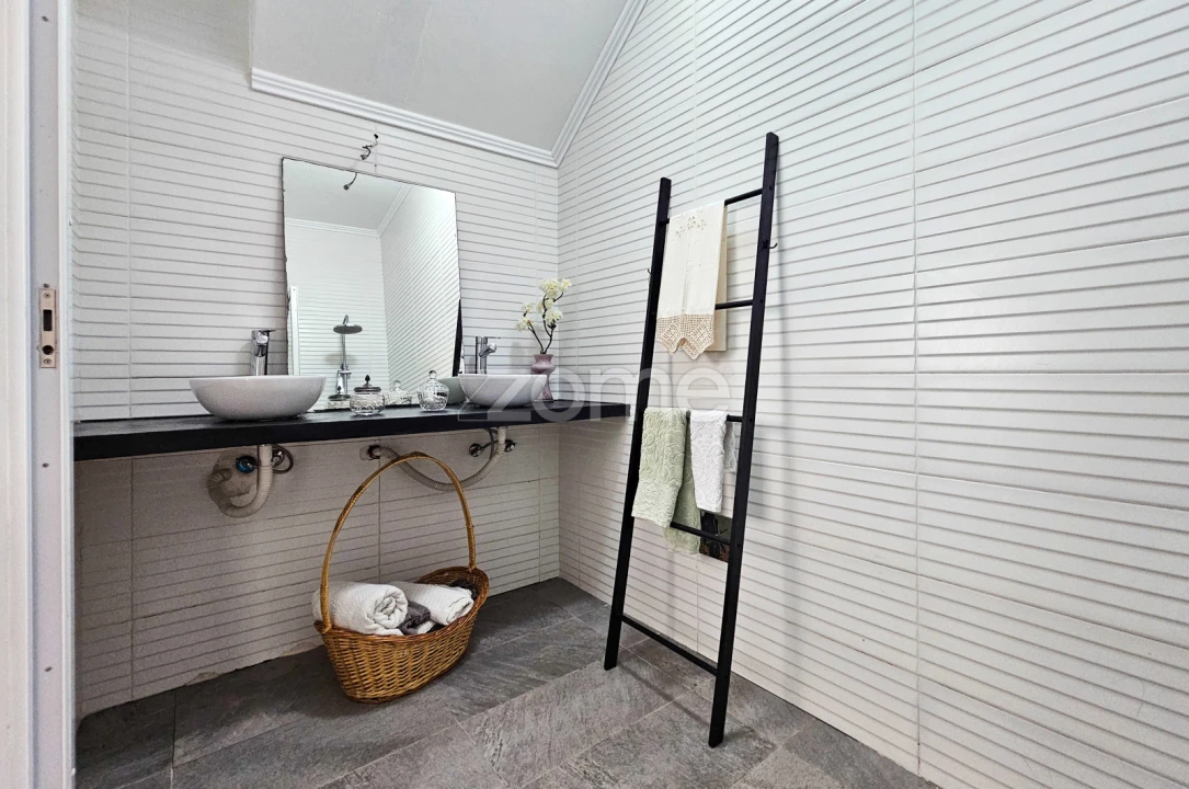 Moradia T2 para Venda em Ribeirinha Foto 9